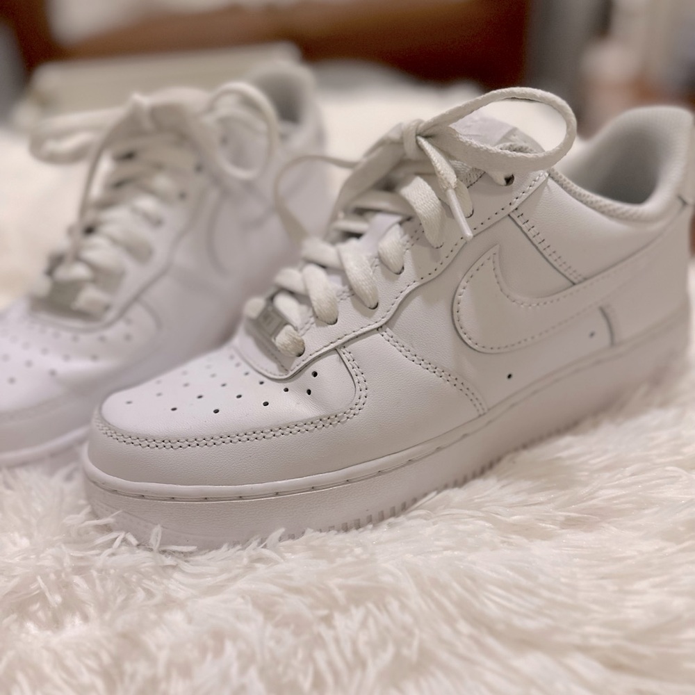 Air Force 1 - Picture 2 of 3